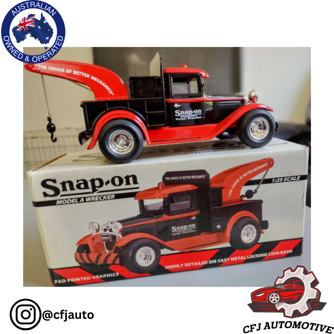 Snap-On Vintage Model A Wrecker Locking Coin bank 1:25 Scale Diecast Collectable